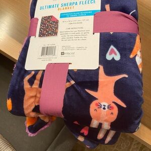 Ultimate Sherpa Fleece Blanket - Navy and Pink